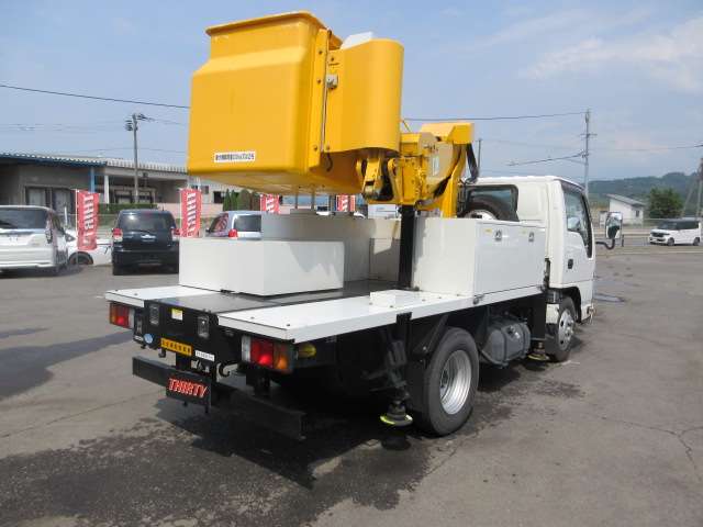 Isuzu Elf 13