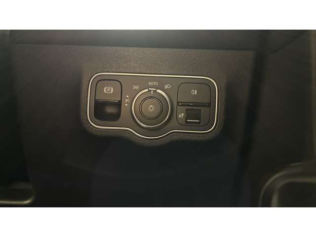 Mercedes-Benz GLB 8