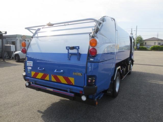 Isuzu Elf 4