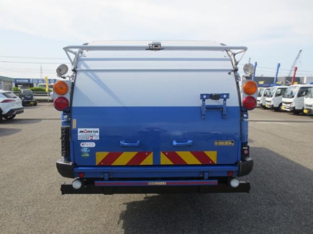 Isuzu Elf 7