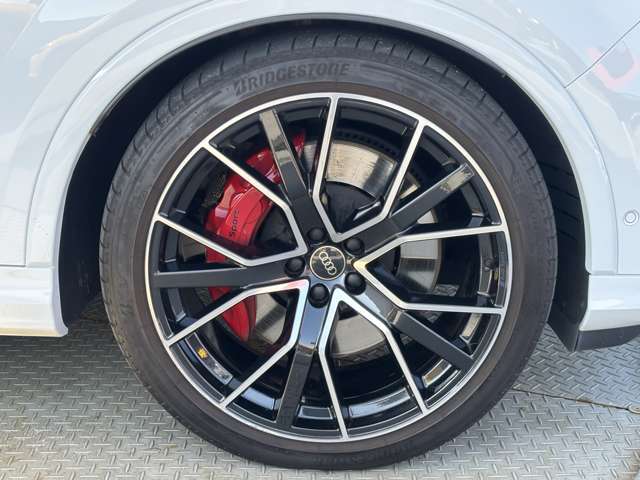 Audi SQ7 12