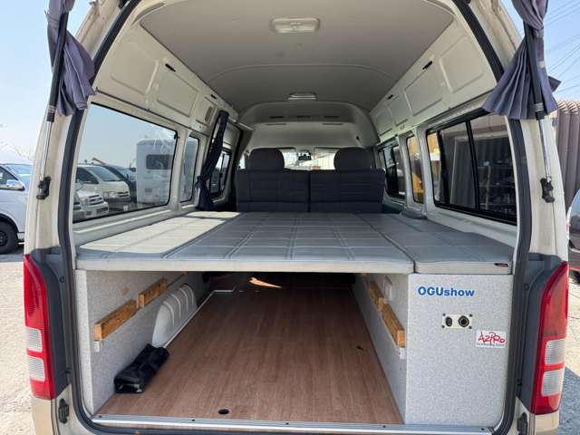 Toyota Hiace Van 2
