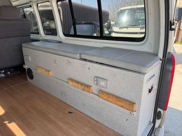 Toyota Hiace Van 9