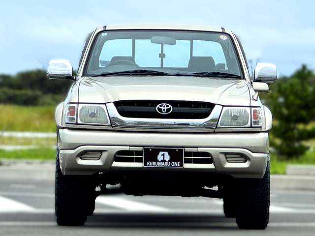 Toyota Hilux 2