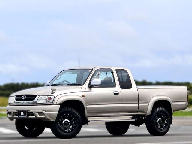 Toyota Hilux 4