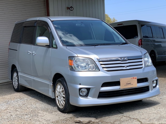 Toyota Noah 5