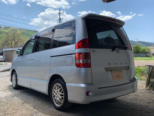 Toyota Noah 6