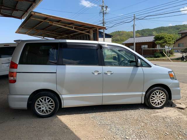 Toyota Noah 7