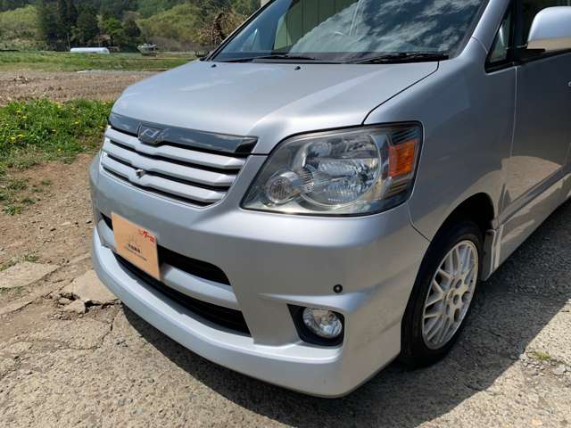 Toyota Noah 8
