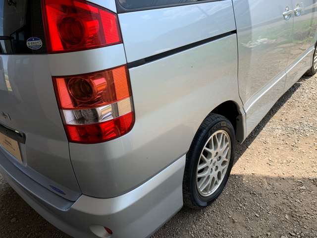 Toyota Noah 9
