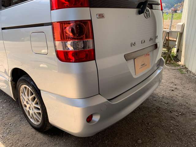 Toyota Noah 10