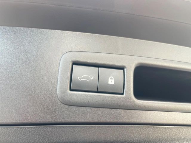 Lexus UX 6