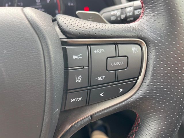 Lexus UX 9