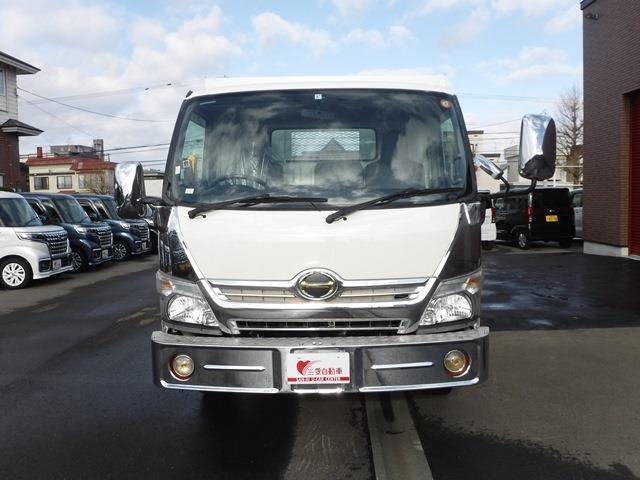 Hino Dutro 3
