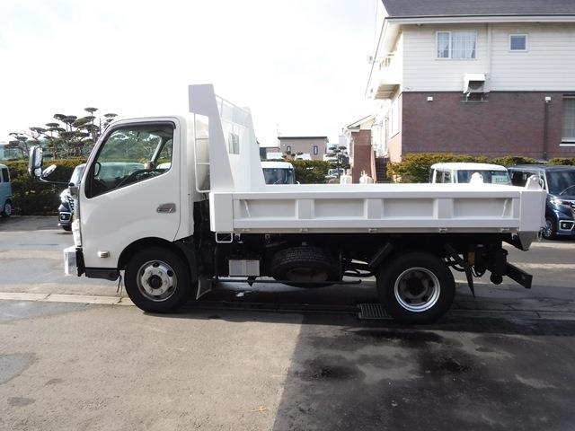 Hino Dutro 9