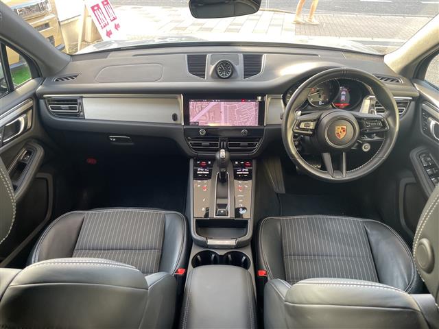 Porsche Macan 3