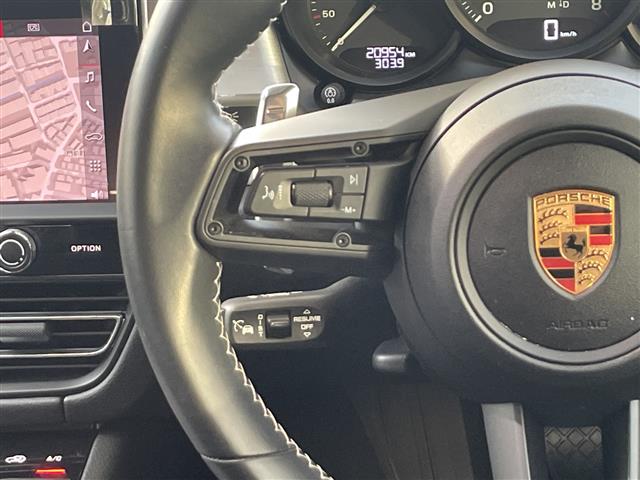 Porsche Macan 8