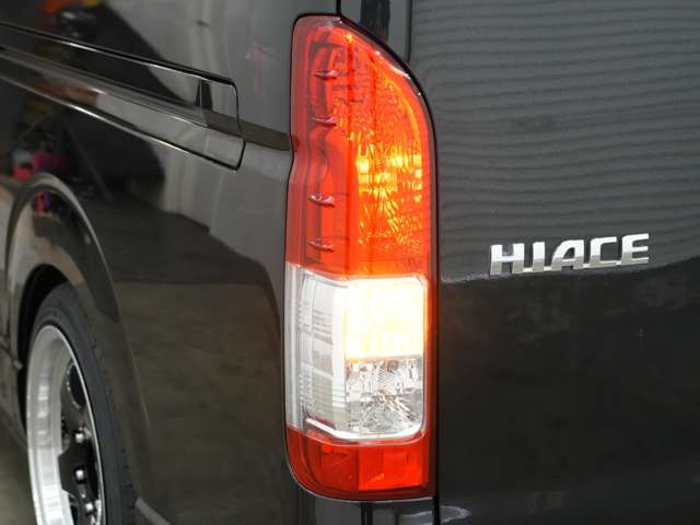 Toyota Hiace Van 10
