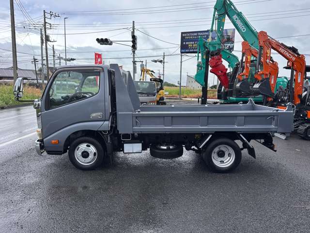 Hino Dutro 8