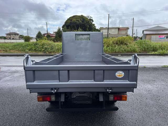 Hino Dutro 9
