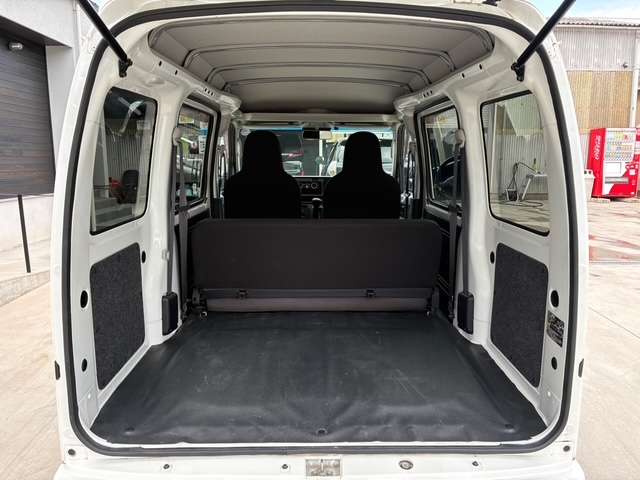 Daihatsu Hijet Cargo 11