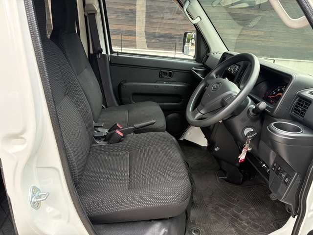 Daihatsu Hijet Cargo 12
