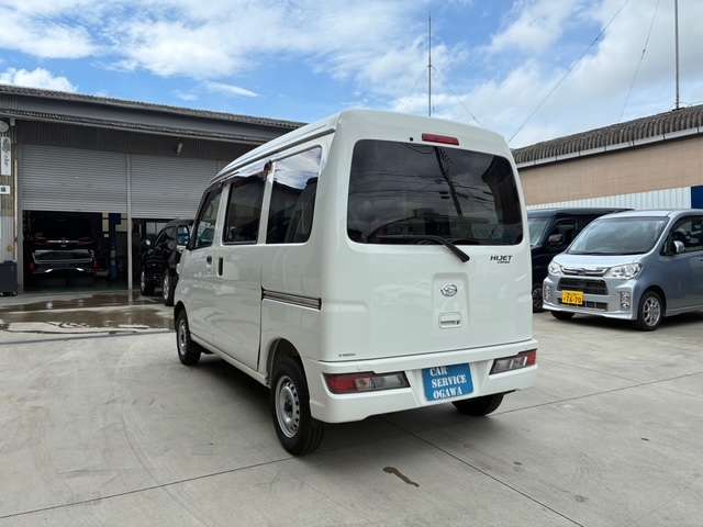 Daihatsu Hijet Cargo 9