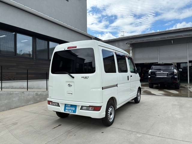 Daihatsu Hijet Cargo 10