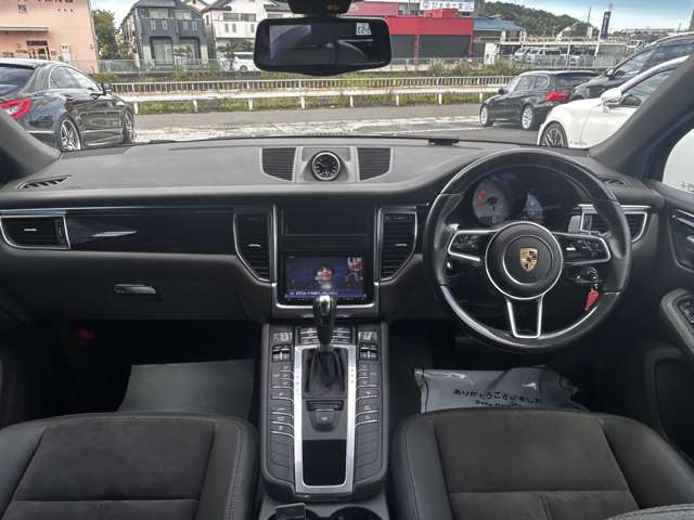 Porsche Macan 12