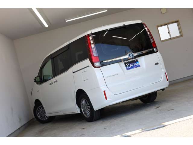Toyota Esquire 11