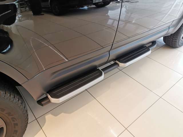 Land Rover Defender 3