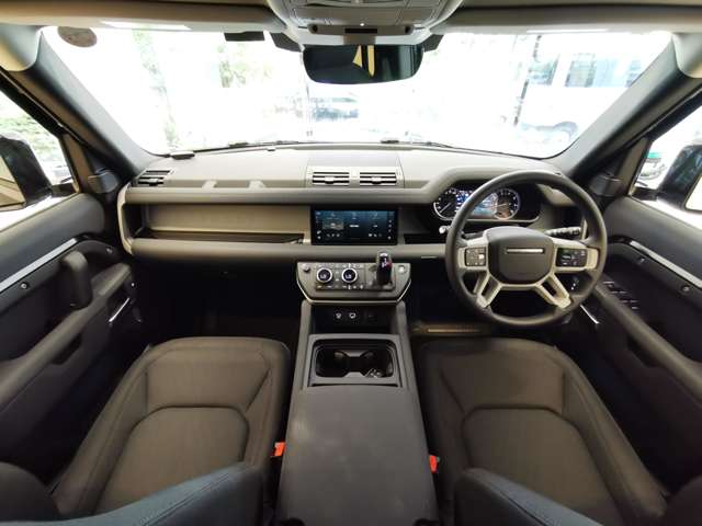 Land Rover Defender 4