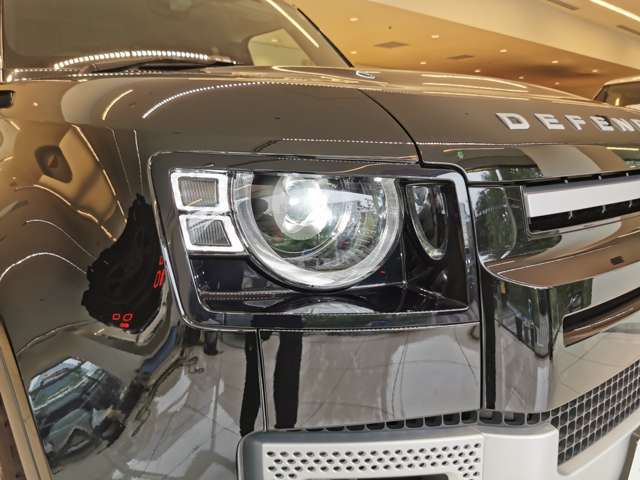Land Rover Defender 8