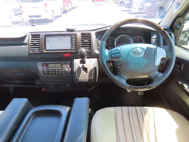 Toyota Regius Ace 11