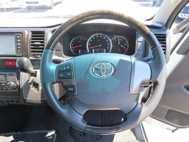 Toyota Regius Ace 12