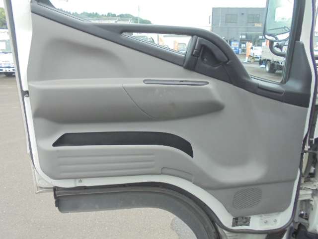 Mitsubishi Fuso Canter 4
