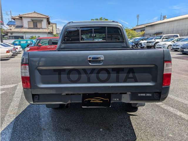 Toyota Hilux 7
