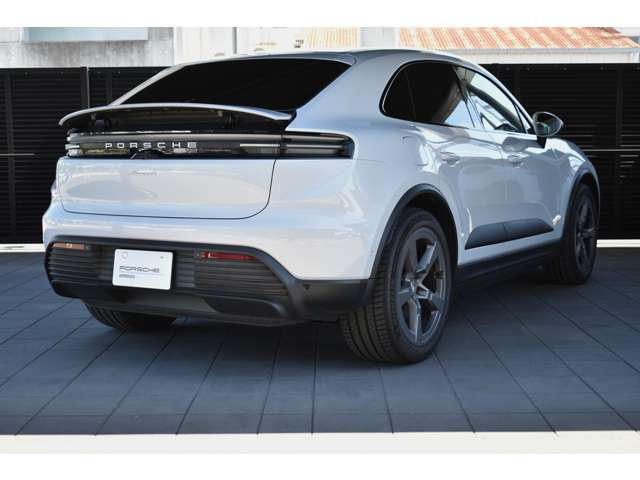 Porsche Macan 8
