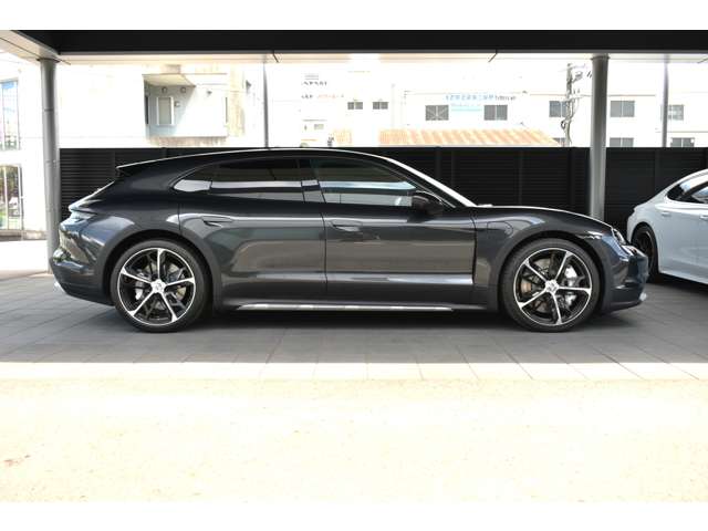 Porsche Taycan Cross Turismo 11
