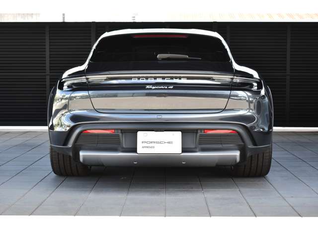 Porsche Taycan Cross Turismo 7