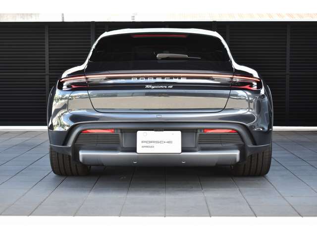 Porsche Taycan Cross Turismo 8