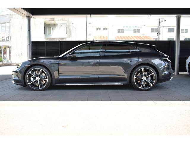 Porsche Taycan Cross Turismo 10
