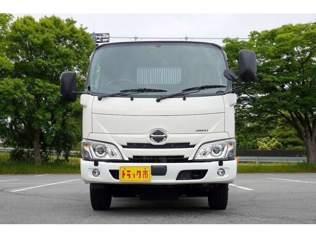 Hino Dutro 9