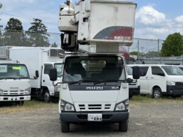 Isuzu Elf 2