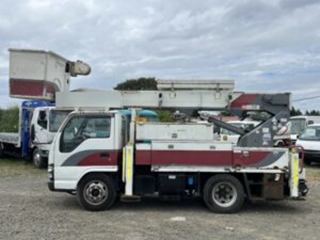 Isuzu Elf 3