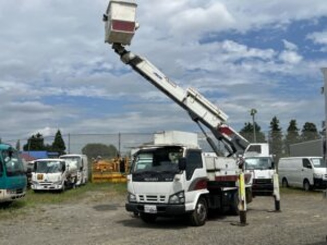 Isuzu Elf 9