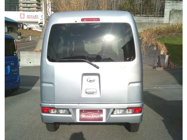 Daihatsu Hijet Cargo 6