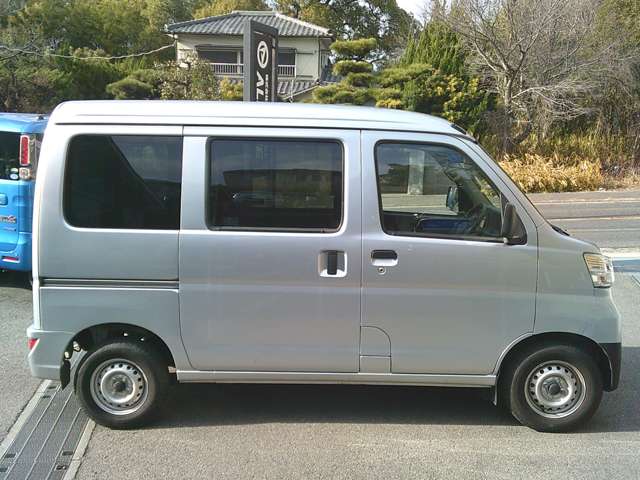 Daihatsu Hijet Cargo 8