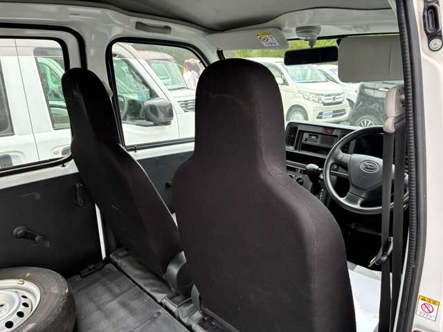 Daihatsu Hijet Cargo 10