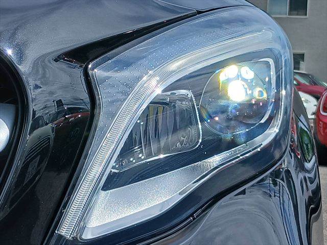 Mercedes-Benz GLA-Class 12